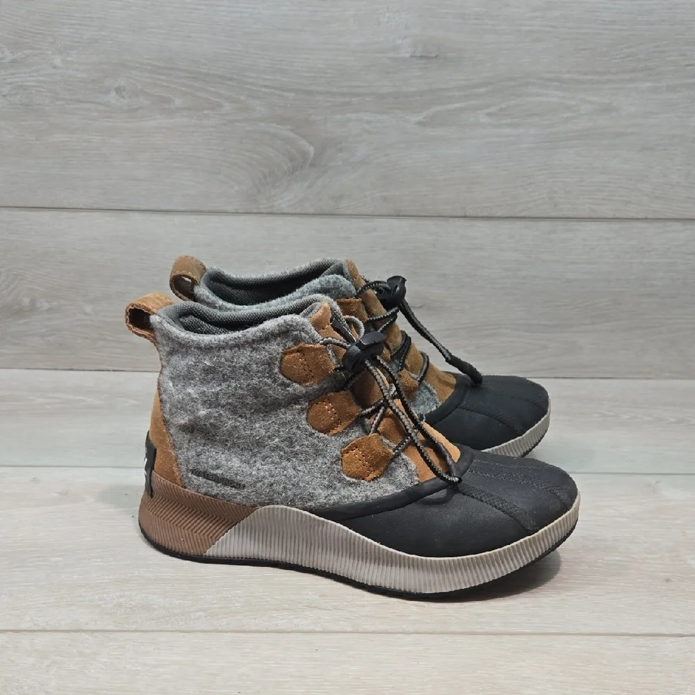 Sorel Kids BigGirl Out And About Ankle  Waterproof Duck Boot Sneakers Shoes Sz 4